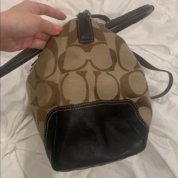 Authentic coach crossbody / shoulder bag